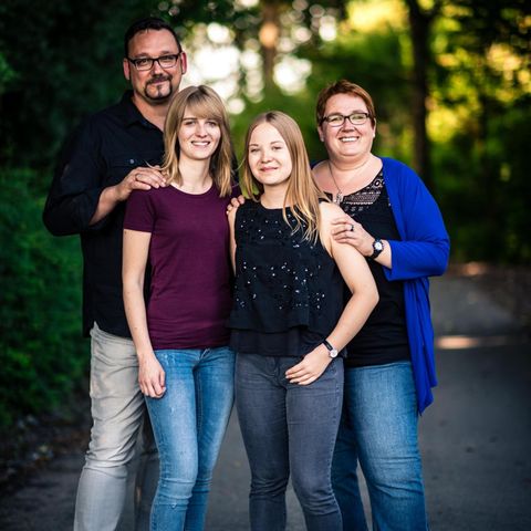 Thorsten Koch mit seiner Frau und deren beiden Töchtern