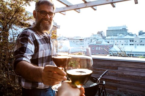 Gelbwurz, Mistel und Co.: Warum Alkohol gefährlich für die Leber ist – und wie Sie das Organ mit der Heilkraft der Pflanzen schützen