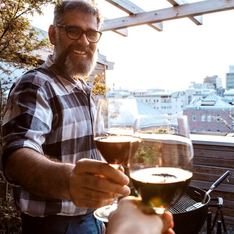Gelbwurz, Mistel und Co.: Warum Alkohol gefährlich für die Leber ist – und wie Sie das Organ mit der Heilkraft der Pflanzen schützen