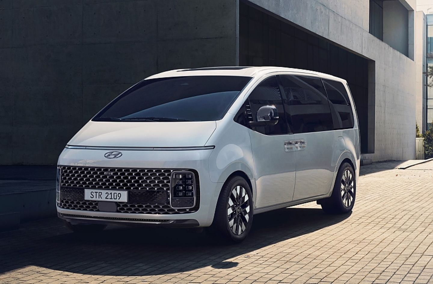 Hyundai Staria