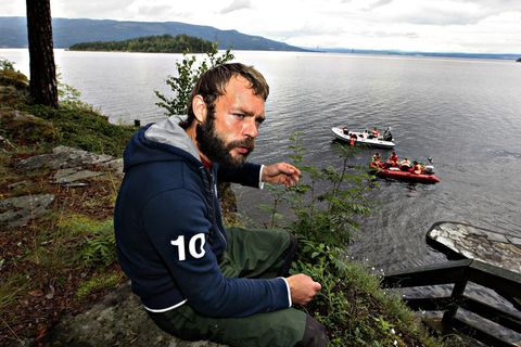 VOE STERN 31/2013  Marcel Gleffe did an extraordinary rescue work and saved 20-30 youth from the water outside Utøya

/ 240711