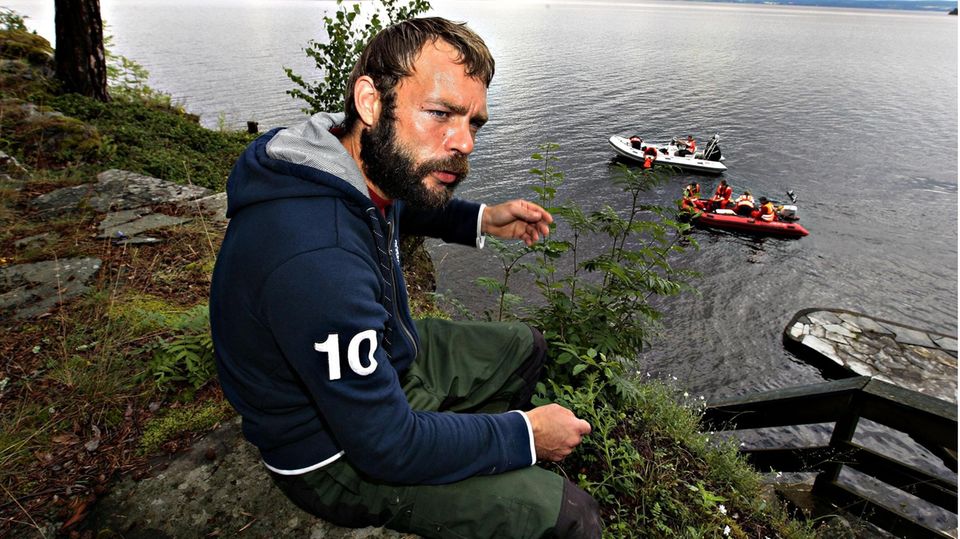 VOE STERN 31/2013  Marcel Gleffe did an extraordinary rescue work and saved 20-30 youth from the water outside Utøya
 
 / 240711