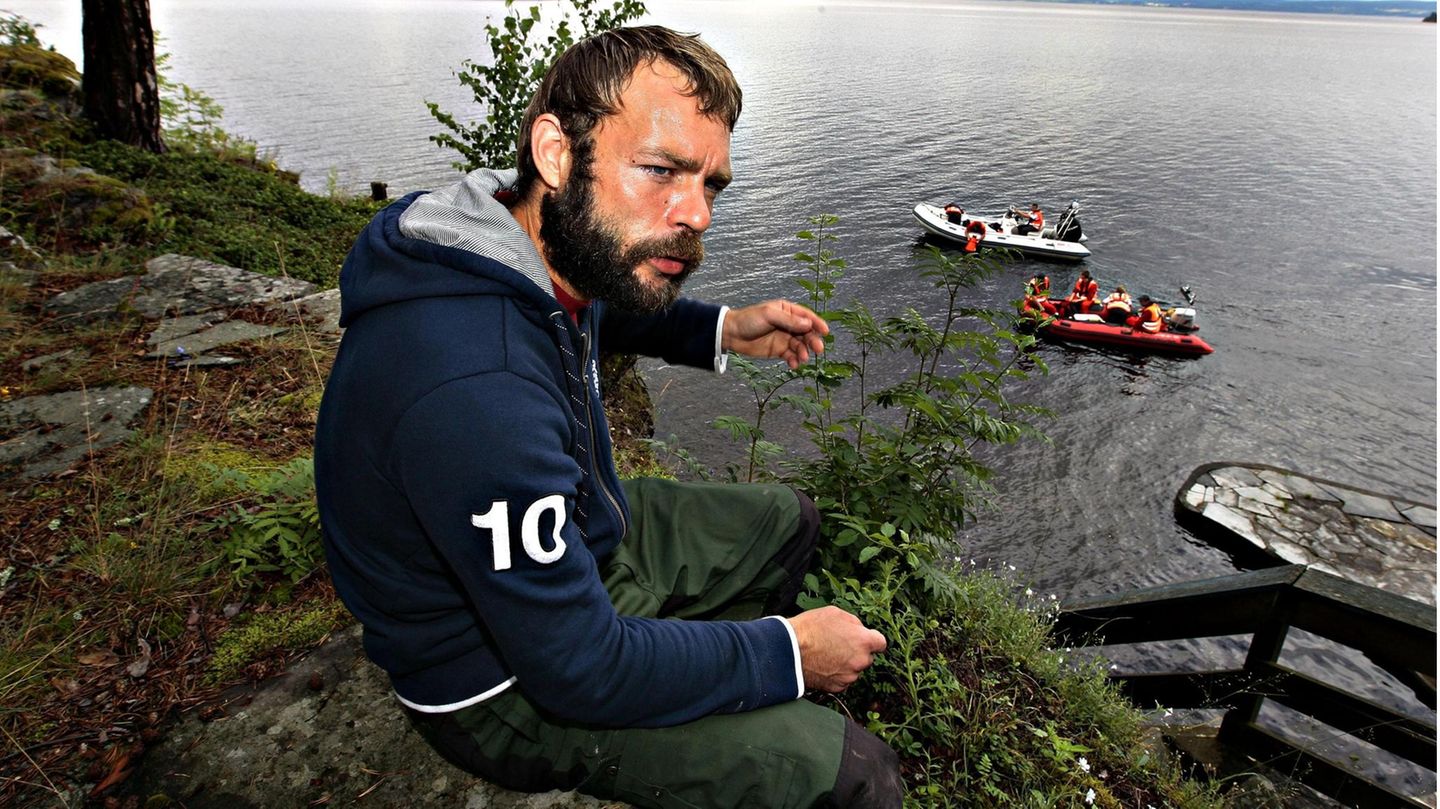 VOE STERN 31/2013  Marcel Gleffe did an extraordinary rescue work and saved 20-30 youth from the water outside Utøya

/ 240711