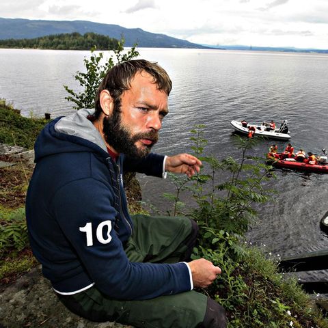 VOE STERN 31/2013  Marcel Gleffe did an extraordinary rescue work and saved 20-30 youth from the water outside Utøya

/ 240711