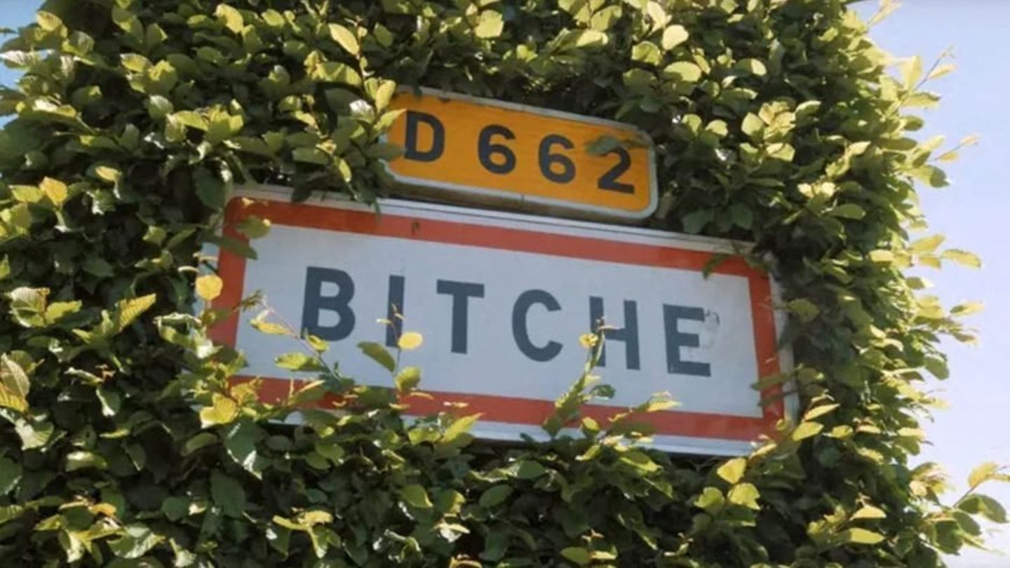 Das Ortsschild von Ville de Bitche im Verwaltungsbezirk Moselle nahe der deutschen Grenze