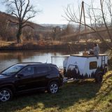 Der kleine Hänger kann überall hin - wo es denn erlaubt ist.