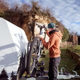 Der Träger für die Deichsel ist als Extra erhältlich.