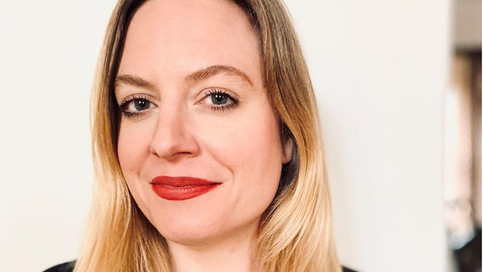 Fangen wir an: Fangen wir an: Host des Podcasts ist Kristina Deiniger Fangen wir an: Host des Podcasts ist Kristina Deiniger