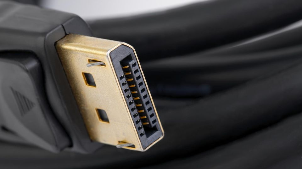 DisplayPort vs HDMI: Ein DisplayPort-Anschluss in der Nahaufnahme.