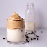 Dalgona Kaffee ist schaumiger Instant-Genuss