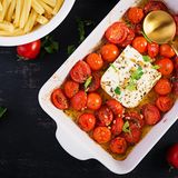 Gebackenen Feta mit Pasta vermengen und fertig ist der Trend