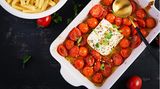 Gebackenen Feta mit Pasta vermengen und fertig ist der Trend