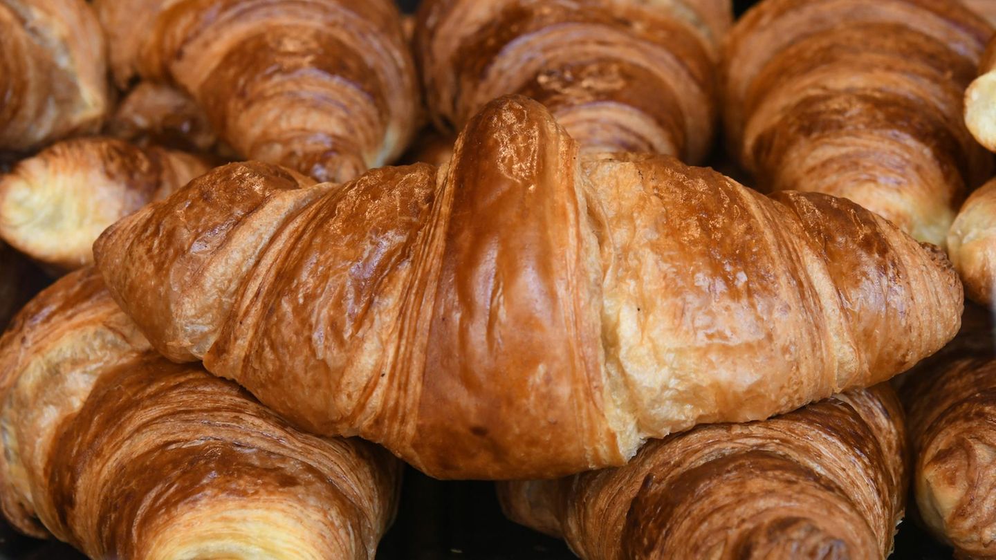 Frische Croissants in einer Bäckerei