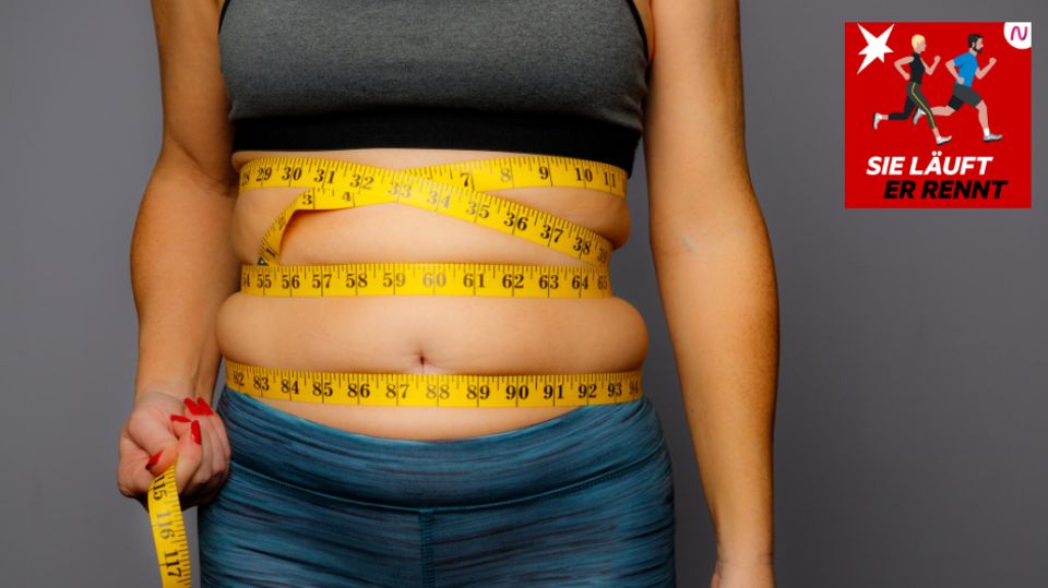 Bauchfett durch Laufen loswerden: Der Bauchumfang sollte mit einem Maßband gemessen werden