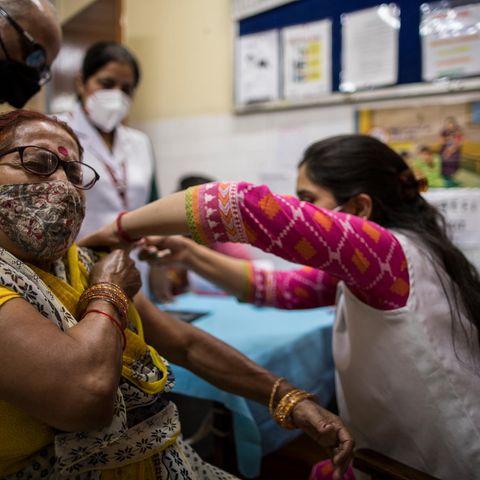 Als Belohung für eine Impfung erhalten die Menschen in Neu Delhi  einen Steuerrabatt