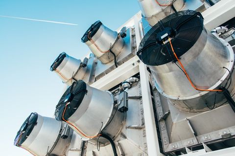 Diese Ventilatoren saugen normale Umgebungsluft an.
