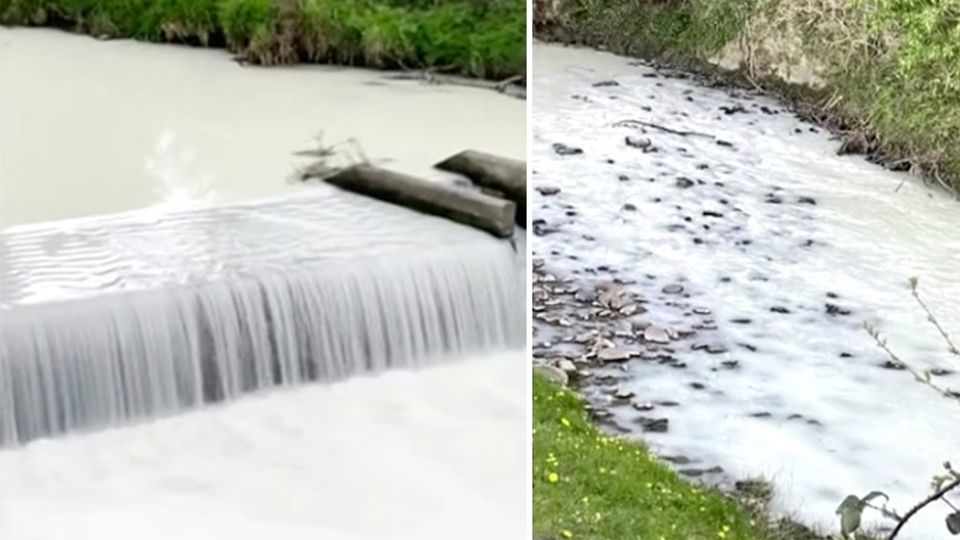 Wales Fluss weiß Milch Transporter Unfall Video Wales: Fluss färbt sich weiß nach Milchtransporter-Unfall.