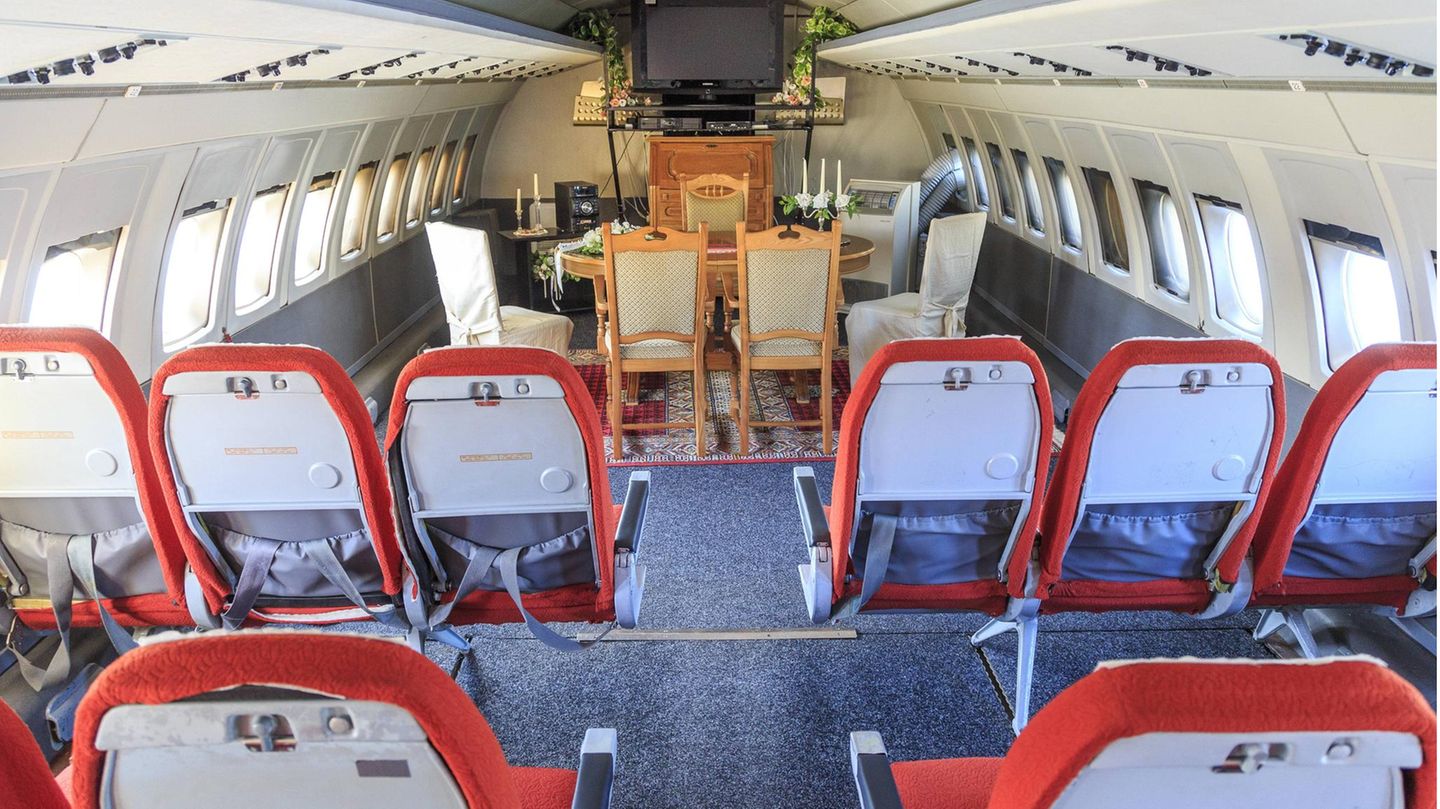 In der Kabine des ehemaligen Langstreckenjets auf dem Gollenberg sind heute Interflug-Museum und ein Standesamt untergebracht.