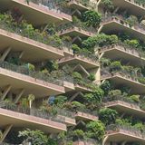 In den Städten sollen begrünte Hochhäuser für bessere Luft sorgen.