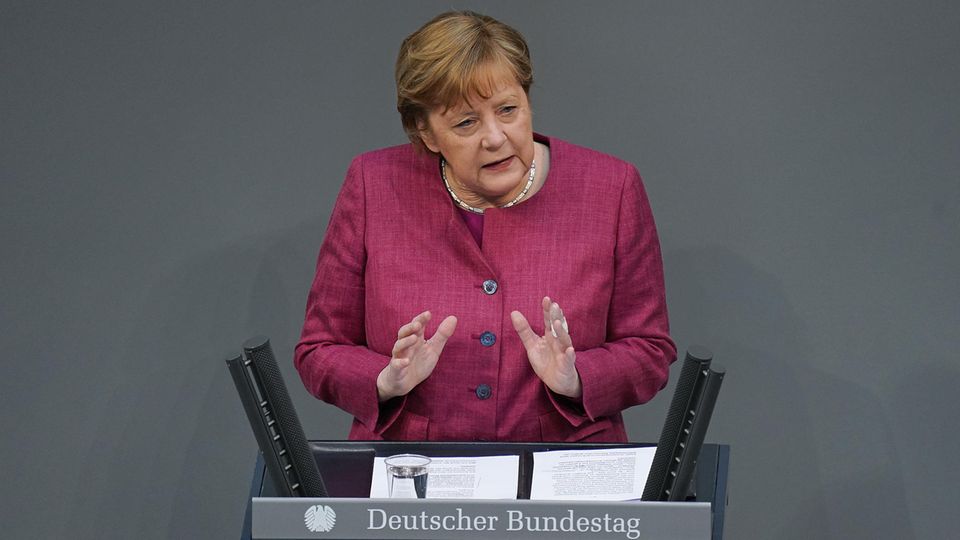 Im Bundestag "Intensivmediziner senden einen Hilferuf nach dem anderen" – Merkel fordert schnelles Handeln in Coronavirus-Pandemie Bundeskanzlerin Angela Merkel warb am Freitag im Bundestag für die sogenannten Bundes-Notbremse in der Coronavirus-Pandemie