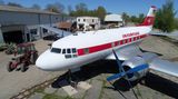 Noch älter ist diese Propellermaschine der Interflug: Die sowjetische Iljuschin Il-14 wurde in den 1950er Jahren in Dresden in Lizenz gebaut. Dieses Exemplar steht auf Betonsockeln im Technikpark MV Grimmen, westlich von der Stadt Greifswald gelegen.