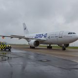 Im Mai 1991 übernahm die Luftwaffe die drei Airbus A310 aus den Interflug-Beständen. Das Exemplar mit der einstigen Kennung DDR-ABA, das auch Angela Merkel zu Staatsbesuchen nutzte, dient seit 2015 der Wissenschaft: als ZERO-G, als europaweit einziges Parabelflugzeug für schwerelose Forschung.