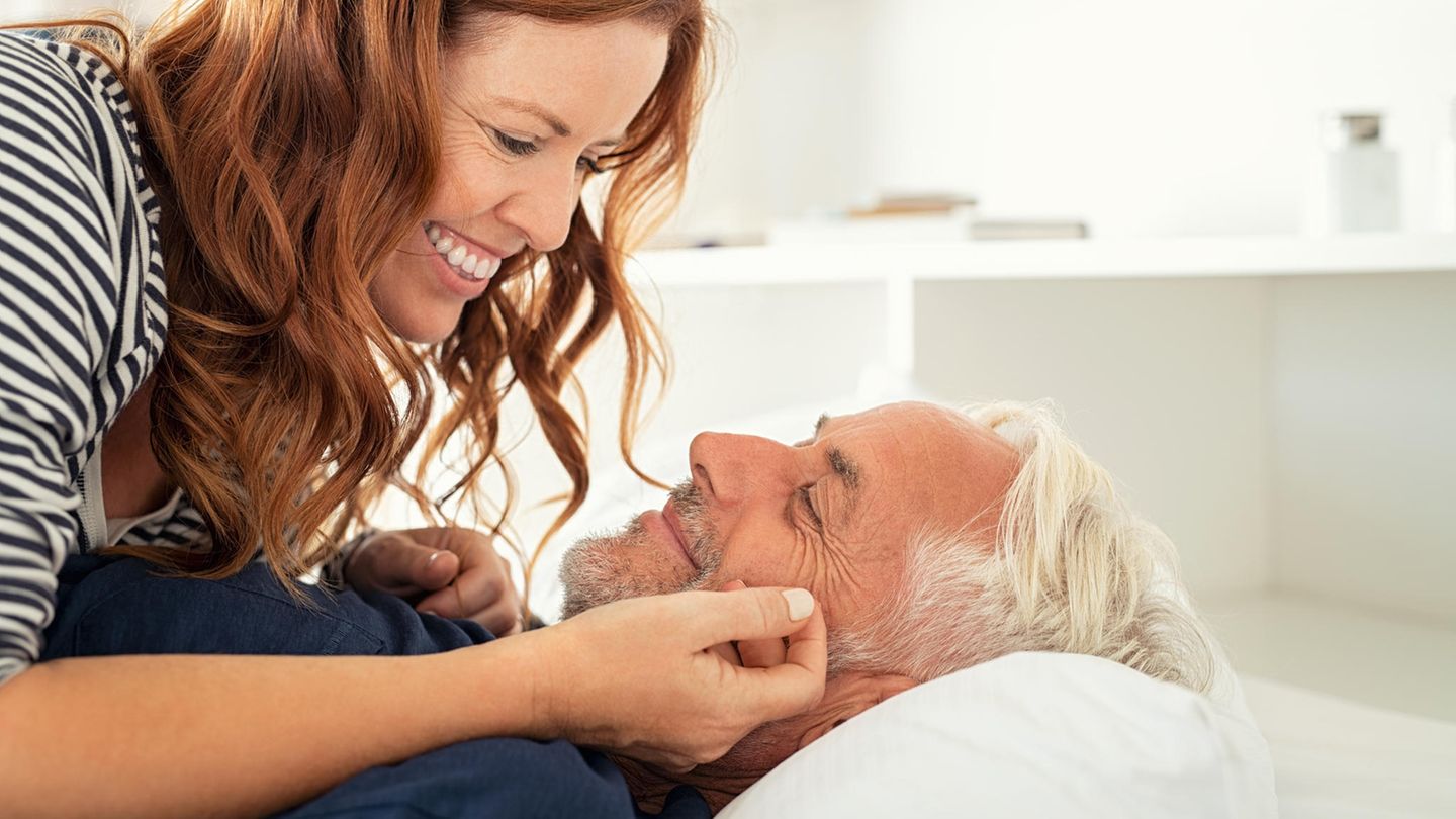 Sex für Wiedereinsteiger Sex für Wiedereinsteiger: Glückliche Frau mit Mann