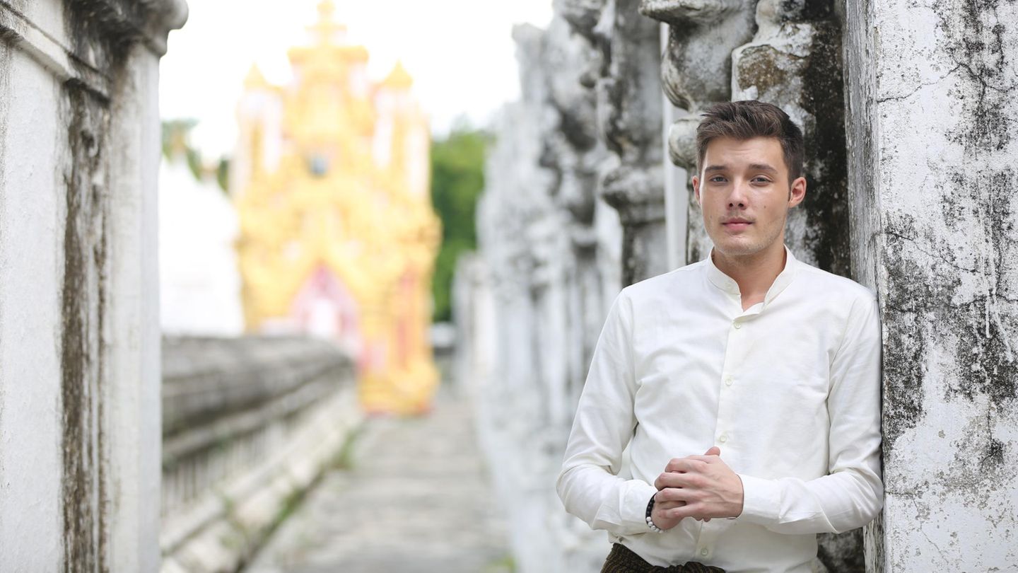 Mikis Weber ist ein Popstar in Myanmar. Er beteiligte sich an den Protesten gegen den Putsch des Militärs. Nun muss der Deutsche das Land verlassen.