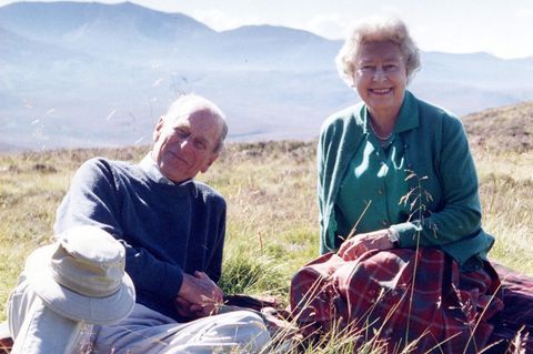 Königin Elizabeth II. mit ihrem Ehemann Prinz Philip auf einem Bild aus 2003.