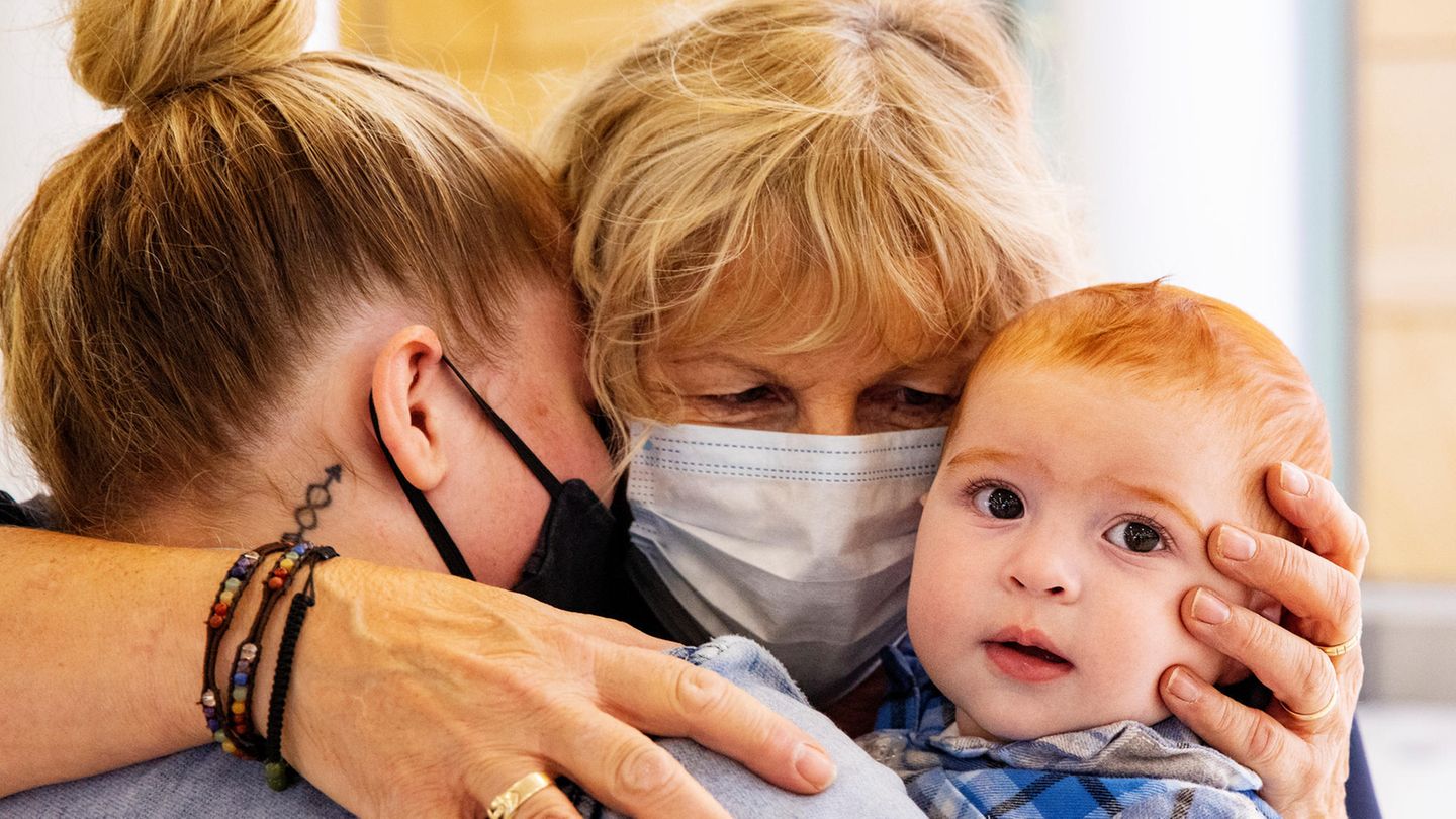 Die große Familienzusammenführung nach 400 Tagen der unfreiwilligen Trennung durch die strikte Abschottung beider Länder.