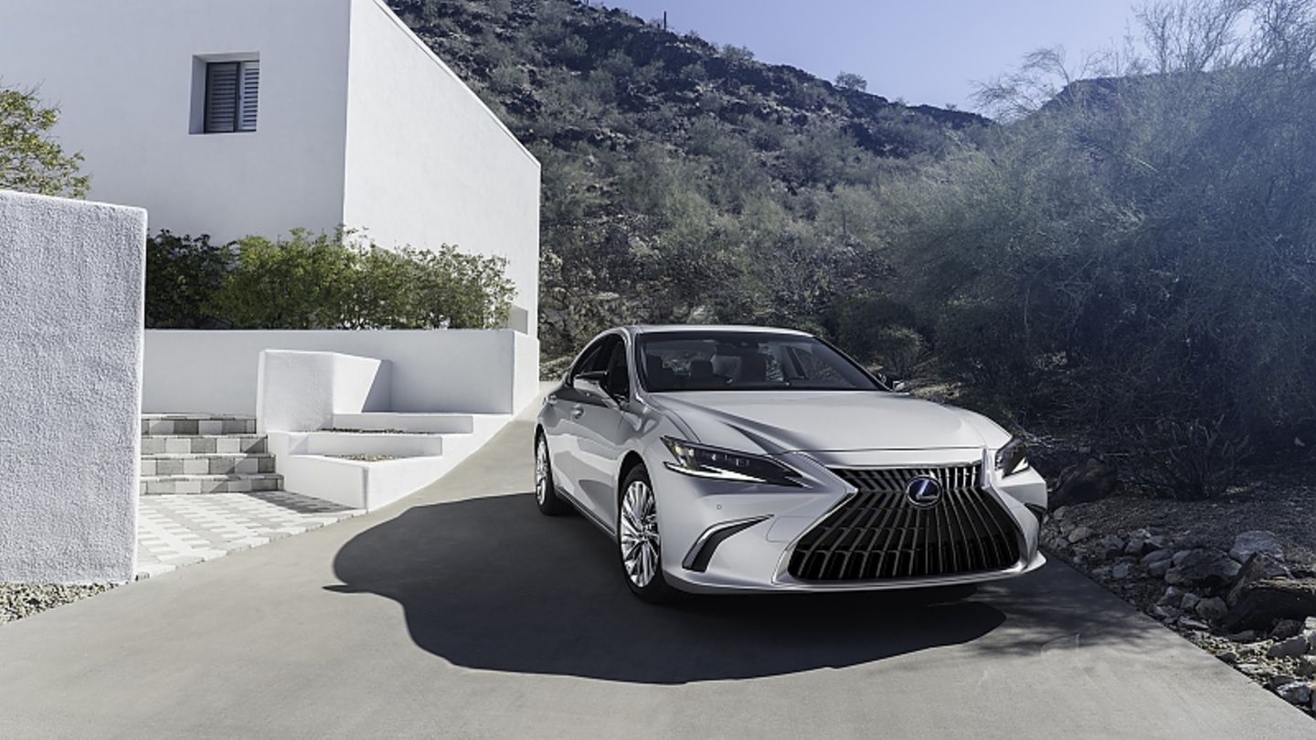 Lexus ES 2021