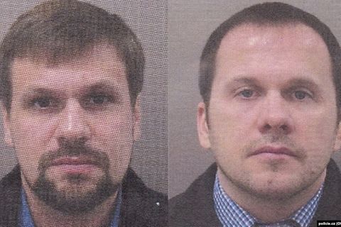 Die tschechische Polizei fahndet mit diesen Fotos nach einem "Ruslan Boshirow" und "Alexander Petrow". Mit den gleichen Fotos von "Boshirow" und "Petrow" fahnden seit 2018 die britischen Behörden nach den beiden Männern. 