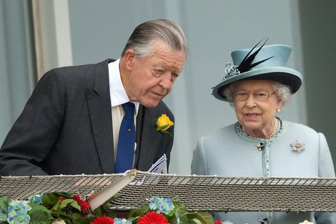 Sir Michael Oswald und Queen Elizabeth II. 2013 bei einem Pferderennen