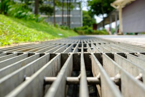 Ein 53-jähriger Arbeiter ist auf dem Gelände der Nürnberger Stadtentwässerung durch einen Stromschlag tödlich verunglückt