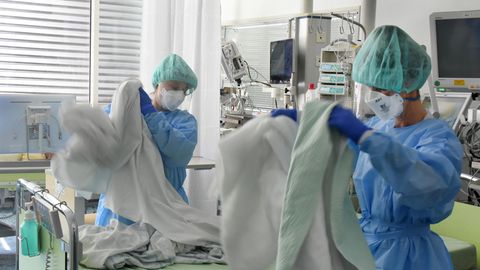 Corona-Lage: Auf den Intensivstationen arbeiten die Pflegekräfte seit Monaten am Limit