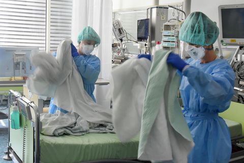 Corona-Lage: Auf den Intensivstationen arbeiten die Pflegekräfte seit Monaten am Limit