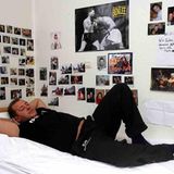 Auf seine alkoholseligen Höhenflüge folgten immer wieder tiefe Abstürze. Immer wieder kämpfte Willi Herren mit Suchterkrankungen. Wegen Trunkenheit am Steuer kassierte er 2008 eine Bewährungsstrafe und verlor für zwei Jahre seinen Führerschein. Bei dem darauf folgenden Entzug in einer Entzugsklinik in Köln-Dellbrück ließ sich Herren von Kameras begleiten.