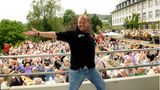 Er konnte große Massen unterhalten: Willi Herren veröffentlichte zahlreiche Stimmungshits und trat regelmäßig am Ballermann auf. 2012 war er zu Gast bei Heinos Open-Air-Veranstaltung "16 Jahre Heino Café Geburtstag" in Bad Münstereifel.