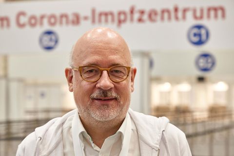 Es ist egoistisch, sich vor jemanden in der Impfrangfolge zu schieben", sagt Dirk Heinrich., Leiter des Hamburger Impfzentrums.