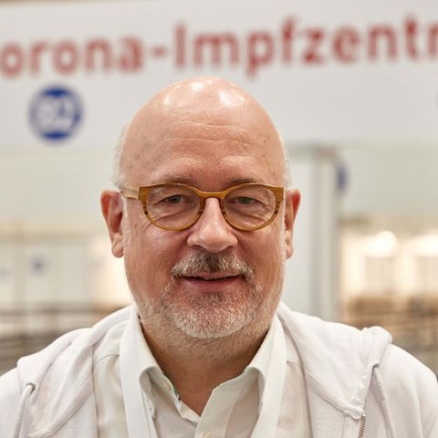 Es ist egoistisch, sich vor jemanden in der Impfrangfolge zu schieben", sagt Dirk Heinrich., Leiter des Hamburger Impfzentrums.
