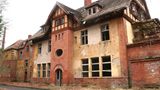 Die ersten Gebäude auf dem Gelände entstanden 1896 durch eine Initiative des Deutschen Roten Kreuzes.