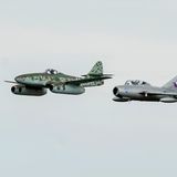 Treffen der Oldies: Mig-15 und Me 262.