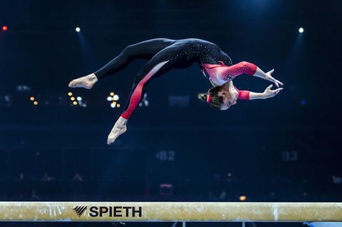 Sarah Voss bei der Turn-EM am Schwebebalken