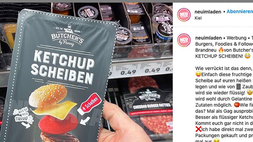 das Produkt Ketchup in Scheiben vor einem Supermarktregal