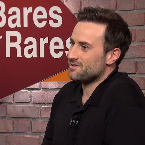 David Suppes sitzt im Studio von Bares für Rares in Pulheim