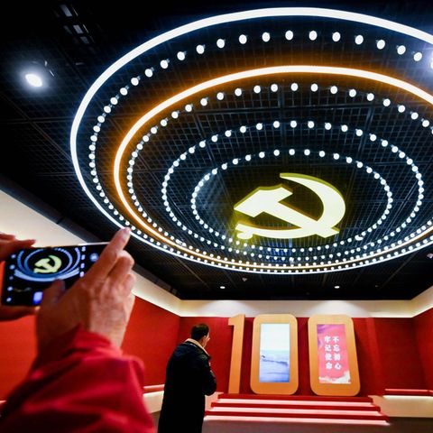 100 Jahre KP China Hammer und Sichel