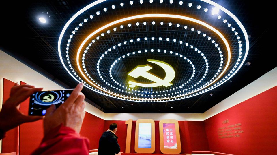 100 Jahre KP China Hammer und Sichel