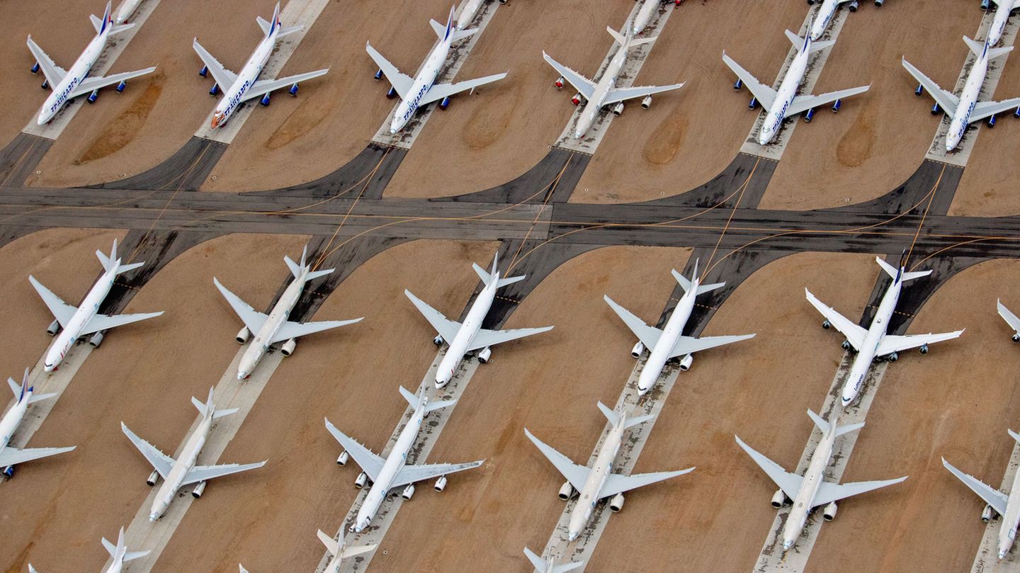 Luftaufnahme aus Teruel: Hier warten vor allem Airbus A340-600 und Boeing 747-400 auf die endgültige Zerlegung.