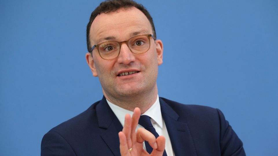 Kampf gegen Pandemie: Spahn: "Jetzt Welle brechen, um testgestützt Außengastronomie, Theater und Einzelhandel zu öffnen"