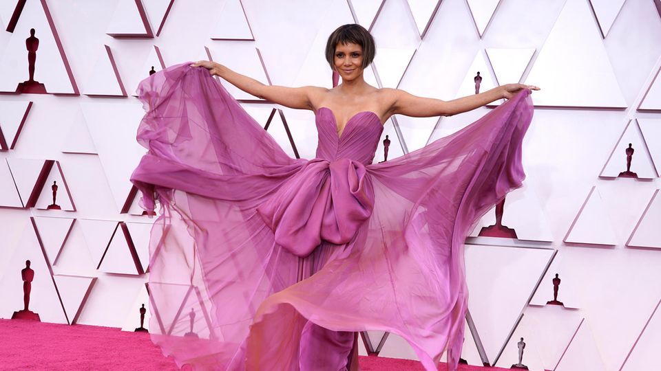 Halle Berry auf dem roten Teppich der Oscar-Verleihung